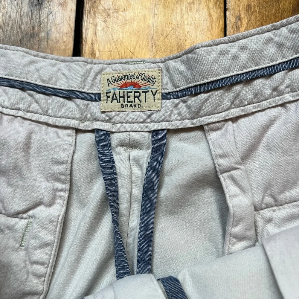 Faherty Shorts Mens 34 Khaki Chino Comfort Preppy Casual 9” Inseam Golf Classic